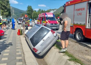 Trei copii și un adult au fost răniți miercuri după-amiaza într-un accident rutier produs la Falcău