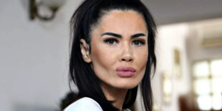 Preafrumoasa Oana Zăvoranu, care era cu Brad Pitt daca își punea mintea după ce a plecat Angelina Jolie de acasă, are datorii la întreținere