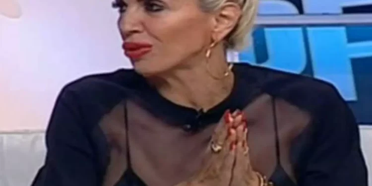 Preafrumoasa Raluca Bădulescu, ședință foto controversată! Cum s-a pozat în baie, la 50 de ani?