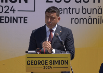 George Simion, președintele AUR, a ajuns în comuna Pechea: Avem 10 tiruri încărcate cu materiale de construcții, 20 de camioane cu materiale de igienă și de strictă necesitate