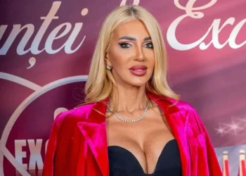 În plin divorț, diva și soția lui Bogdan Vasiliu, rapidistul reținut de DNA, a transmis un mesaj neașteptat: „Mi-am făcut duș, m-am fardat…”