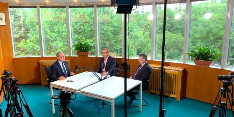 Populația economisește de aproape două ori mai mult decât se împrumută. Este dovada încrederii reciproce între consumatori și bănci (Doru Bulată, Exim Banca Românească)