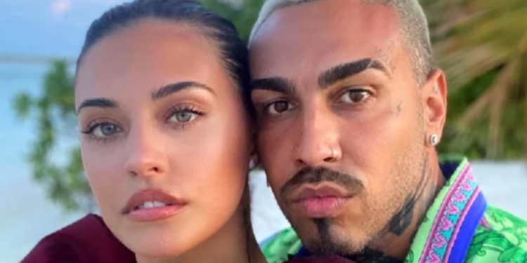 Frumosul divoi Alex Velea, care seamănă cu Johnny Depp la frumusețe și cu Julio Iglesias la talent și succes internațional, este ca și căsătorit și nu acceptă avansuri de la doamne