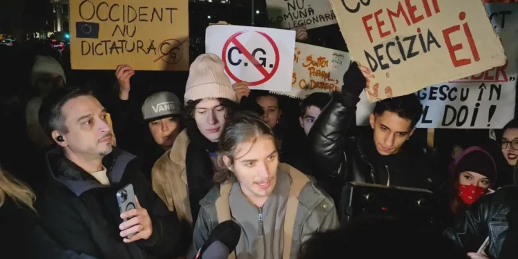 Protestul USR: „Avort legal și gratuit”. Ne-au otrăvit copiii cu ideologii toxice