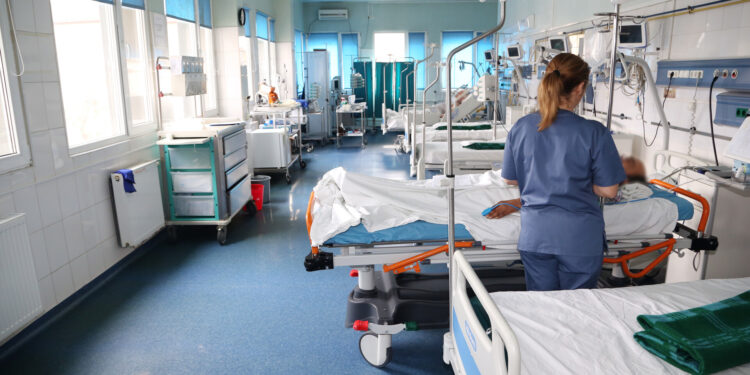 O doctoriță din Suceava nu mai vrea să lucreze la Urgențe! Pacientul care voia s-o ciopârțească cu toporul