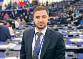 Adrian Axinia, europarlamentar AUR: Comisia Europeană interzice sobele și șemineele în România