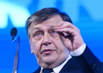 Crin Antonescu își ia la mișto propria coaliție: „PSD și PNL sunt două partide obosite, cu un grad de deprimare”