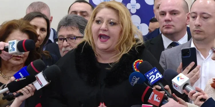 Diana Şoşoacă, boicotată de jurnalişti la o conferinţă de presă, după ce i-a agresat verbal