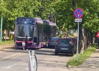 Accident șocant la Timișoara! Un tramvai s-a ciocnit frontal cu o mașină
