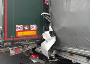 Tragedie pe Autostrada Vestului, in Timis. Un șofer a fost mort in cabina zdrobita a unui tir!