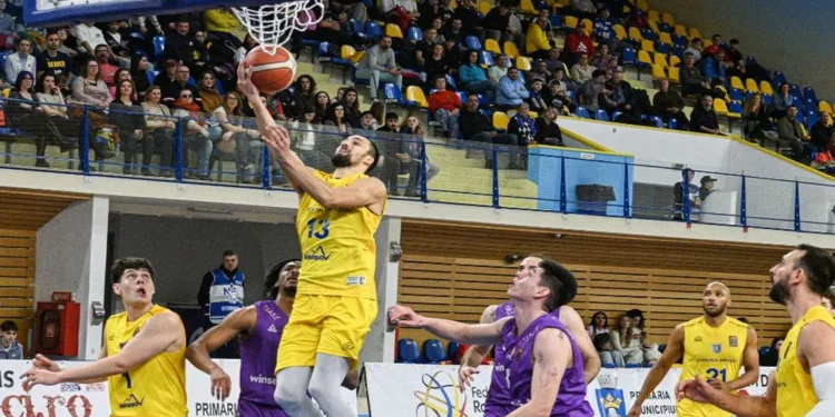 Baschetbaliștii Timișoarei, învinși de echipa surpriză a sezonului, înaintea duelului cu Steaua