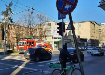 Accident la Timișoara: o tânără în scaun cu rotile, lovită pe trecerea de pietoni, chiar în fața spitalului