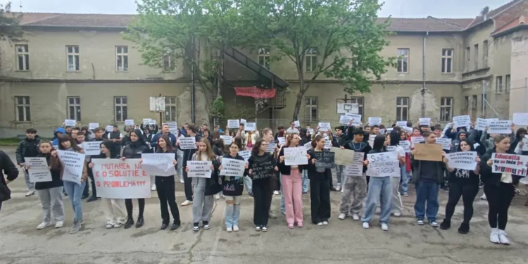 Cad capete la Liceul Tehnologic de Vest! Directoarea și-a dat demisia, după ce încasa șpagă și chirie pe sălile de clase transformate în apartamente clandestine