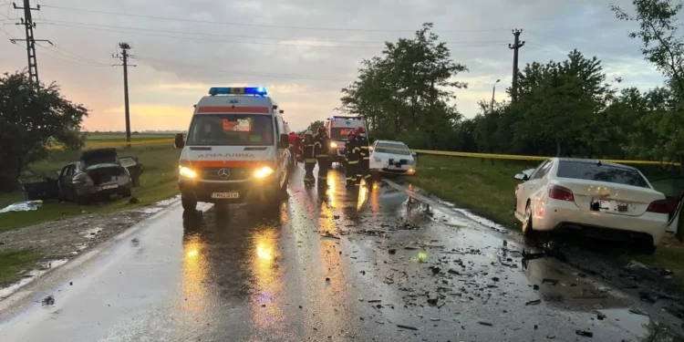 O femeie a murit într-un grav accident rutier