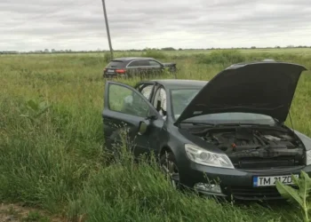 Ciocnire violentă la ieșire din Timișoara! Doua victime au zburat, cu tot cu mașină, de pe carosabil