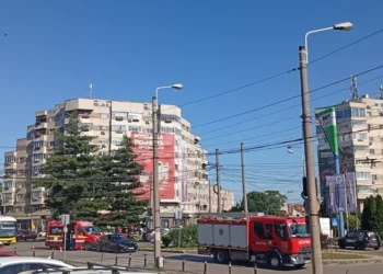 O șoferiță nepricepută a provocat un accident în lanț, chiar într-o intersecție!