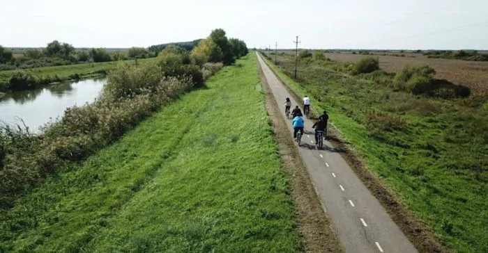 Pistă de biciclete care leagă Timișoara de Serbia va fi modernizată complet