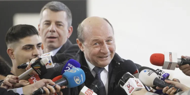 Traian Băsescu, despre demisia lui Marcel Ciolacu: Cu cât pleacă mai repede, cu atât mai bine!