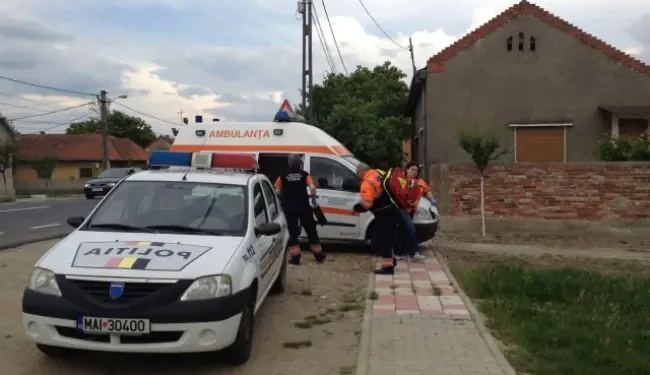 O tanara de 19 ani din Timiș l-a înjunghiat pe iubitul mamei ei! De la ce a pornit totul?