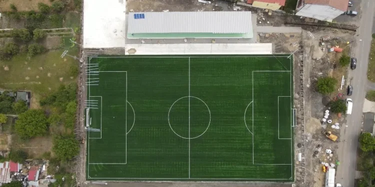 S-au trasat toate marcajele si se monteaza scaunele in tribună la acest complex sportiv!