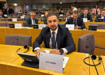Adrian Axinia (ECR) cere demisiile judecătorilor CCR care au anulat ilegal alegerile prezidenţiale