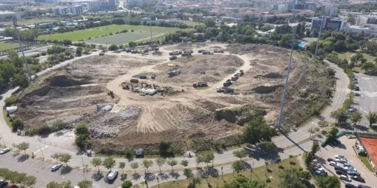 Demolarea Stadionului Dan Paltinisanu a ajuns la 75%. Tot pamantul, dus la Centura Vest Timișoara