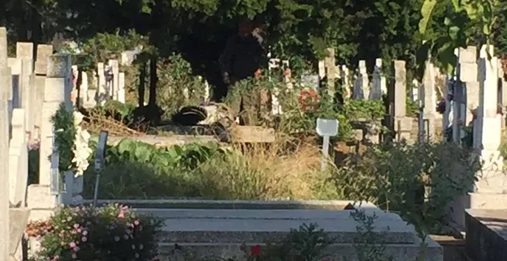 Tragedie lângă Timișoara. Bărbat găsit spânzurat în cimitir