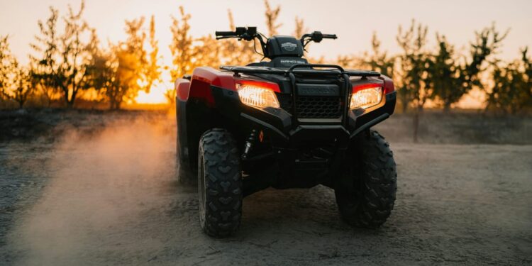 Cum să te plimbi în siguranță cu ATV-ul pe timp de noapte