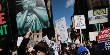 Mobilizare fără precedent: peste 8 milioane de oameni protestează în SUA