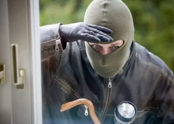 Lovitură într-o casă din Timiș: seif cu zeci de mii de lei și lire, dispărut