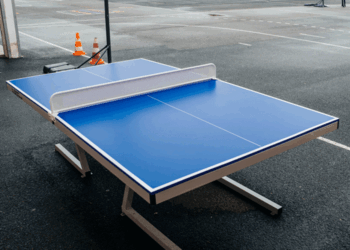 Investiții în educație: școlile din Timișoara, dotate cu mese de ping-pong