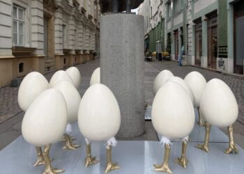 Controverse la Timișoara: decorațiuni de Paște criticate de un artist