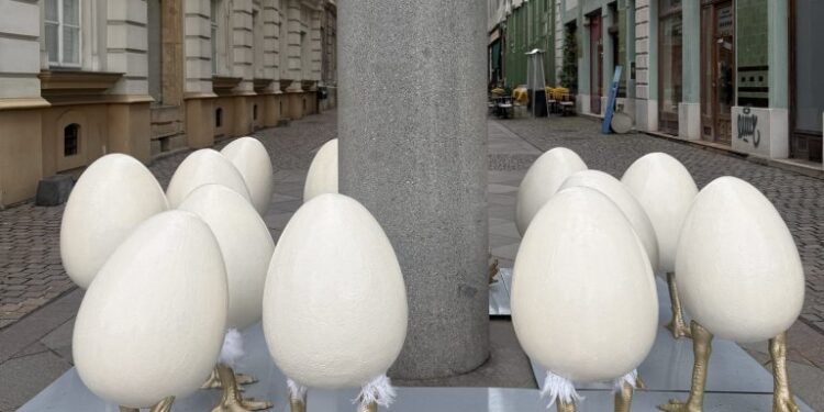 Controverse la Timișoara: decorațiuni de Paște criticate de un artist